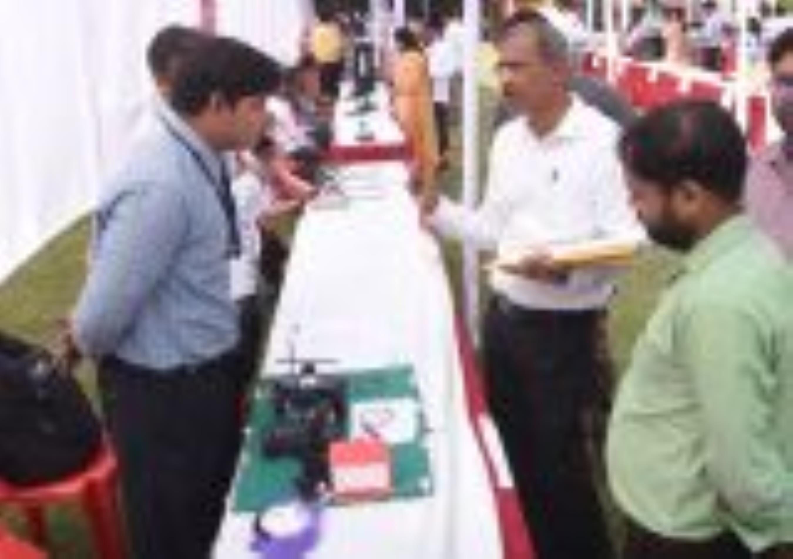 लखनऊ पब्लिक कॉलिजिएट, बंगला बाजार रोड में आयोजित तीन दिवसीय विज्ञान प्रदर्शनी व प्रोजेक्ट प्रति लखनऊ पब्लिक कॉलिजिएट, बंगला बाजार रोड में आयोजित तीन दिवसीय विज्ञान प्रदर्शनी व प्रोजेक्ट प्रति
