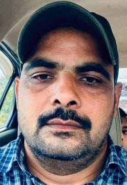मैगलगंज के मढ़िया घाट पर गोमती नदी के ऊपर बन रहा पुल। संवाद