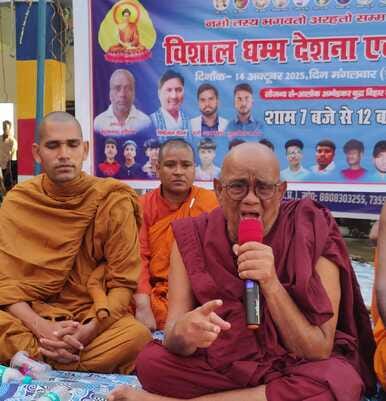 नरखोरिया में आयोजित बौद्ध मेले में उपस्थित भीड़- संवाद नरखोरिया में आयोजित बौद्ध मेले में उपस्थित भीड़- संवाद
