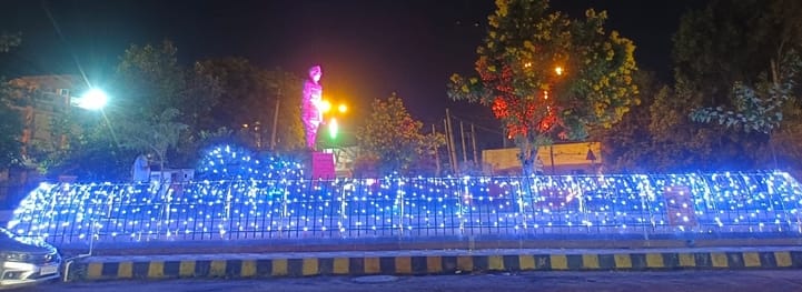 30-नगर निगम की ओर से शहर में सेन भगत चौक पर रंगीन लड़ियों से की सजावट। संवाद 30-नगर निगम की ओर से शहर में सेन भगत चौक पर रंगीन लड़ियों से की सजावट। संवाद