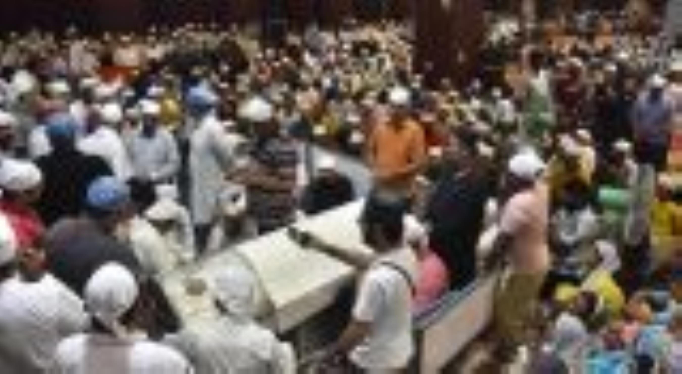 आलमबाग में वीआईपी रोड स्थित शिव शांति संत आसूदाराम आश्रम के पीठाधीश्वर और सिंधी समाज के धर्मगुर आलमबाग में वीआईपी रोड स्थित शिव शांति संत आसूदाराम आश्रम के पीठाधीश्वर और सिंधी समाज के धर्मगुर