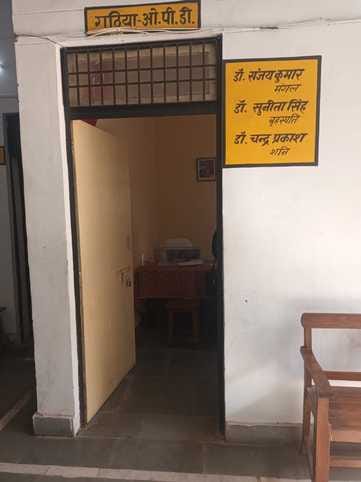 बहिरंग संख्या 14 के चिकित्सक का इंतजार करते मरीज। संवाद बहिरंग संख्या 14 के चिकित्सक का इंतजार करते मरीज। संवाद