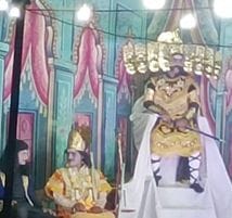 बिल्सी के बेहटा गुंसाई में धू-धू कर जलता रावण का पुतला। संवाद