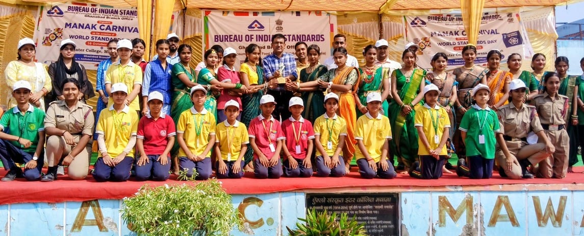 ए एस इंटर कालेज में मानक कार्निवल एवं क्वालिटी वॉक कार्यक्रम में शपथ लेते हुए। (स्त्रोत कालेज) ए एस इंटर कालेज में मानक कार्निवल एवं क्वालिटी वॉक कार्यक्रम में शपथ लेते हुए। (स्त्रोत कालेज)