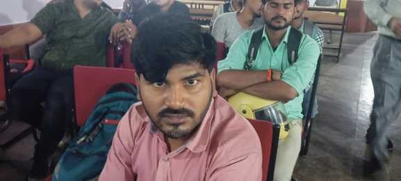फोटो-05, आईटीआई में लगे रोजगार मेला में साक्षात्कार देते अभ्यर्थी। संवाद फोटो-05, आईटीआई में लगे रोजगार मेला में साक्षात्कार देते अभ्यर्थी। संवाद