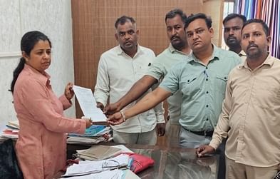 -फोटो 54 : शहर में रोष प्रदर्शन करते कर्मचारी। स्रोत संघ