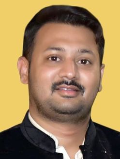 करारी कस्बा स्थित एजेंसी में खड़ी बाइक।   संवाद