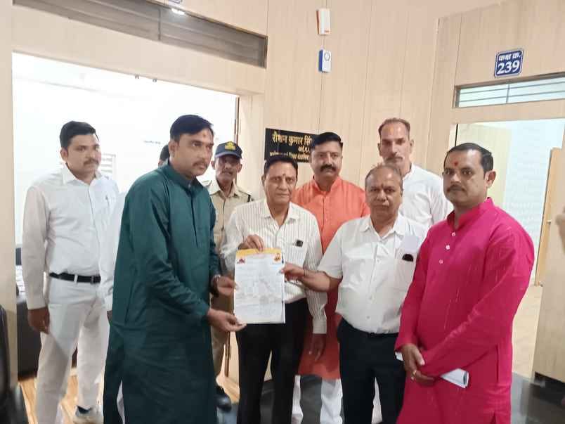 पुजारी और पुरोहितों के विरोध के बाद हुआ नोटिस जारी