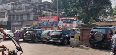 शाहजहांपुर में स्टेशन रोड पर लगा जाम।संवाद