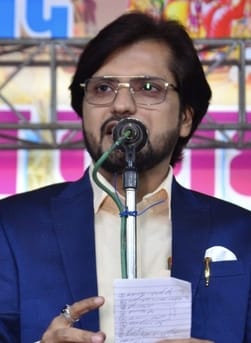 दशहरा मेले के ऑल इंडिया मुशायरे में कलाम पेश करते शायर अल्ताफ जिया।स्रोत: आयोजक दशहरा मेले के ऑल इंडिया मुशायरे में कलाम पेश करते शायर अल्ताफ जिया।स्रोत: आयोजक