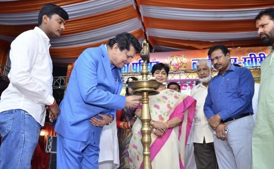दशहरा मेले के ऑल इंडिया मुशायरे में कलाम पेश करते शायर अल्ताफ जिया।स्रोत: आयोजक दशहरा मेले के ऑल इंडिया मुशायरे में कलाम पेश करते शायर अल्ताफ जिया।स्रोत: आयोजक