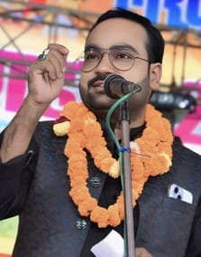 दशहरा मेले के ऑल इंडिया मुशायरे में कलाम पेश करते शायर अल्ताफ जिया।स्रोत: आयोजक दशहरा मेले के ऑल इंडिया मुशायरे में कलाम पेश करते शायर अल्ताफ जिया।स्रोत: आयोजक