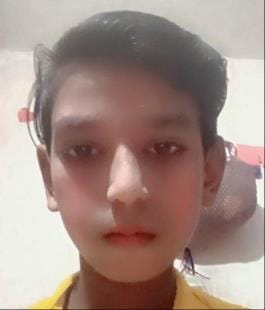 विवेक की मौत पर बिलखतीं बहनें व मां। विवेक की मौत पर बिलखतीं बहनें व मां।