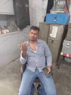 अंबाला छावनी के जीआरपी थाने में शिकायत लेकर पहुंचे रेल कर्मचारी। संवाद अंबाला छावनी के जीआरपी थाने में शिकायत लेकर पहुंचे रेल कर्मचारी। संवाद