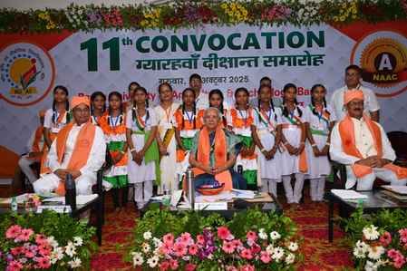 फोटो- 12 कृषि मेले की विवरणिका का विमोचन करती राज्यपाल। संवाद फोटो- 12 कृषि मेले की विवरणिका का विमोचन करती राज्यपाल। संवाद
