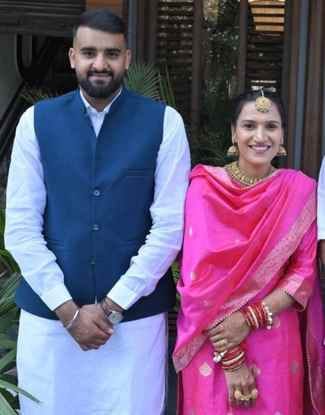 कुरुक्षेत्र। भारतीय महिला हॉकी टीम की पूर्व कप्तान और पद्मश्री अवॉर्डी रानी रामपाल और पंकज। सो कुरुक्षेत्र। भारतीय महिला हॉकी टीम की पूर्व कप्तान और पद्मश्री अवॉर्डी रानी रामपाल और पंकज। सो