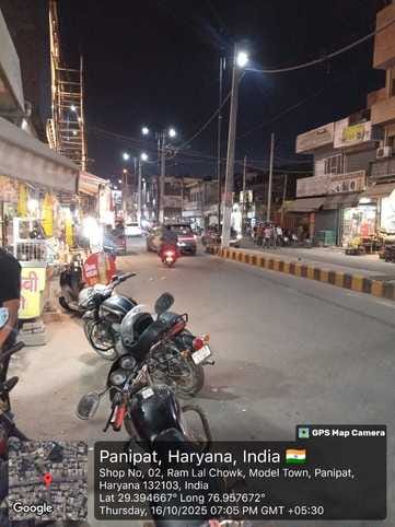 मॉडल टाउन में बंद पड़ी स्ट्रीट लाईंटे। संवाद मॉडल टाउन में बंद पड़ी स्ट्रीट लाईंटे। संवाद