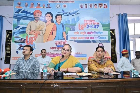 नगर निगम मुख्यालय में कार्यशाला के दौरान महापौर, नगर आयुक्त। नगर निगम मुख्यालय में कार्यशाला के दौरान महापौर, नगर आयुक्त।