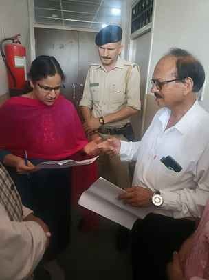 नाहन में प्रदेश सरकार के खिलाफ रोष रैली में भाग लेते पेंशनर। संवाद