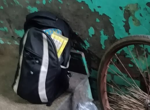 पटाखे पिकअप में भरकर ले जाती शहर कोतवाली पुलिस फोटो संवाद