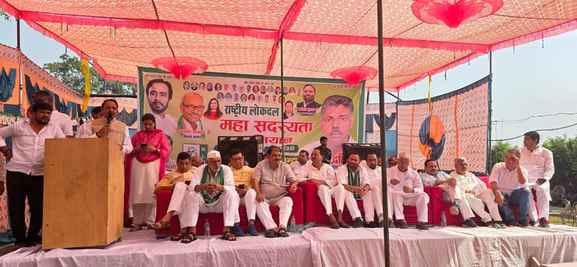 रोहटा में सदस्यता रैली में नेता और ग्रामीण फोटो संवाद रोहटा में सदस्यता रैली में नेता और ग्रामीण फोटो संवाद