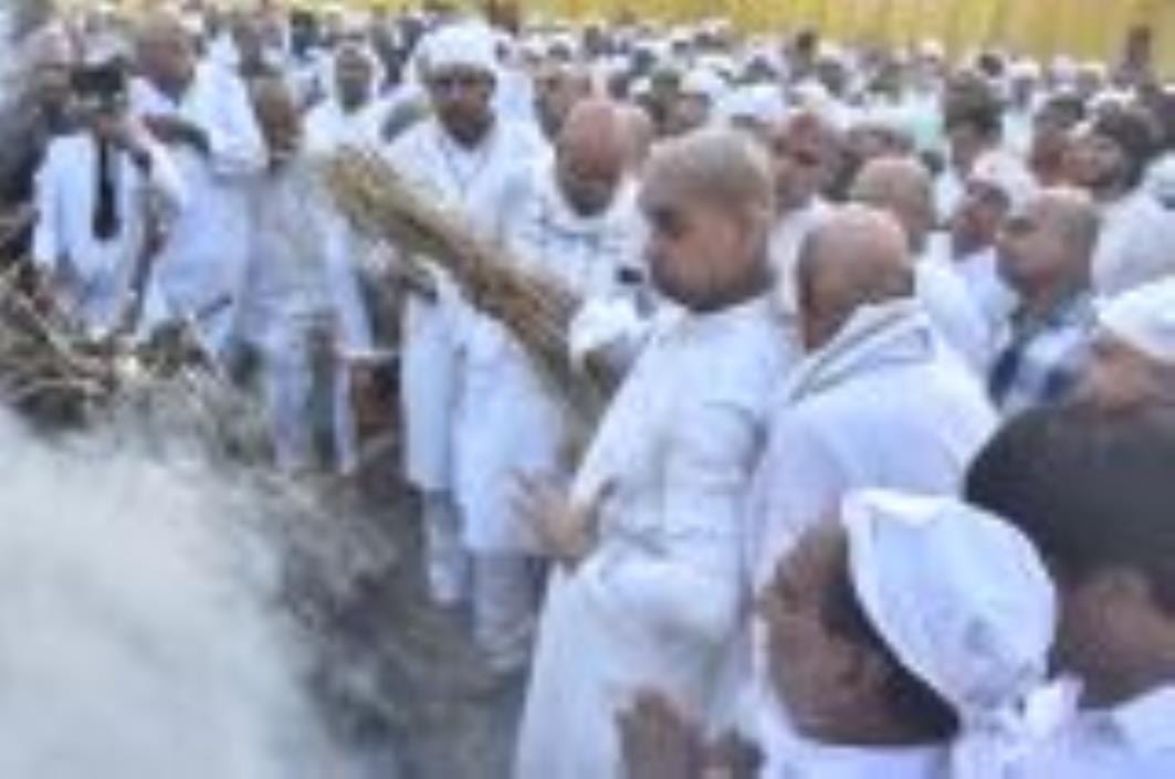 सिंधी धर्मगुरु संत सांई चांडूराम की अंतिम यात्रा में उमड़ा हुजूम सिंधी धर्मगुरु संत सांई चांडूराम की अंतिम यात्रा में उमड़ा हुजूम