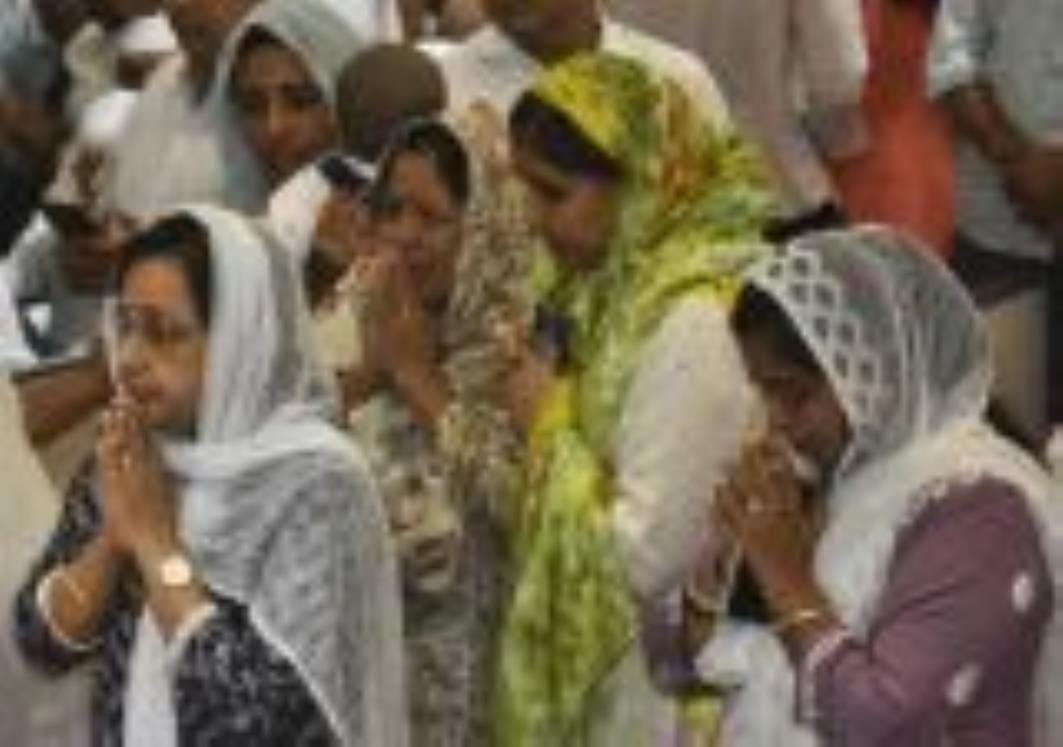 सिंधी धर्मगुरु संत सांई चांडूराम की अंतिम यात्रा में उमड़ा हुजूम सिंधी धर्मगुरु संत सांई चांडूराम की अंतिम यात्रा में उमड़ा हुजूम