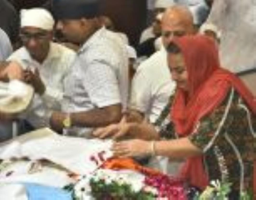 सिंधी धर्मगुरु संत सांई चांडूराम की अंतिम यात्रा में उमड़ा हुजूम सिंधी धर्मगुरु संत सांई चांडूराम की अंतिम यात्रा में उमड़ा हुजूम