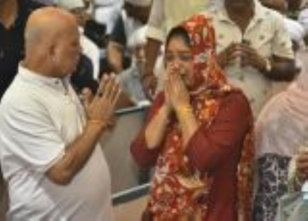 सिंधी धर्मगुरु संत सांई चांडूराम की अंतिम यात्रा में उमड़ा हुजूम सिंधी धर्मगुरु संत सांई चांडूराम की अंतिम यात्रा में उमड़ा हुजूम