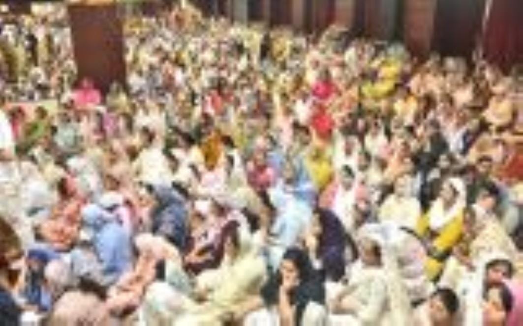 सिंधी धर्मगुरु संत सांई चांडूराम की अंतिम यात्रा में उमड़ा हुजूम सिंधी धर्मगुरु संत सांई चांडूराम की अंतिम यात्रा में उमड़ा हुजूम