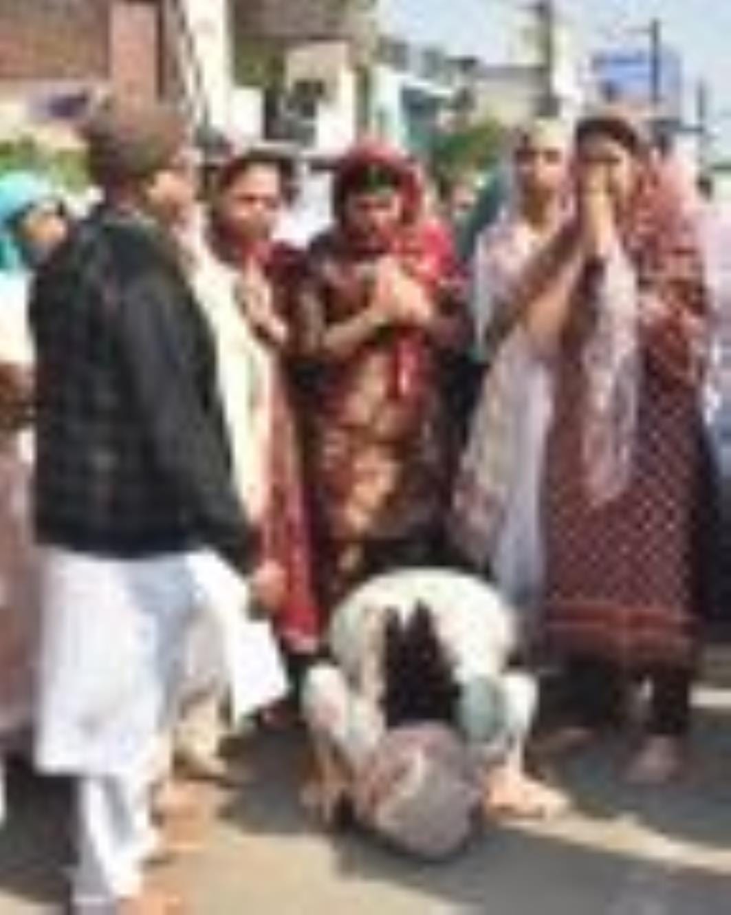 सिंधी धर्मगुरु संत सांई चांडूराम की अंतिम यात्रा में उमड़ा हुजूम सिंधी धर्मगुरु संत सांई चांडूराम की अंतिम यात्रा में उमड़ा हुजूम