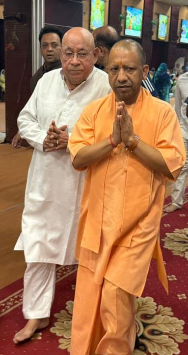 सिंधी धर्मगुरु संत सांई चांडूराम की अंतिम यात्रा में उमड़ा हुजूम सिंधी धर्मगुरु संत सांई चांडूराम की अंतिम यात्रा में उमड़ा हुजूम