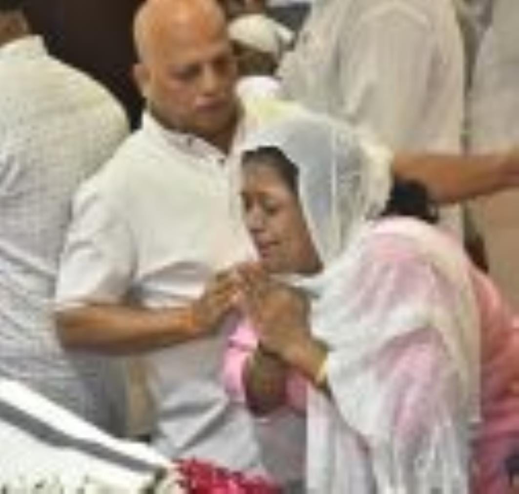 सिंधी धर्मगुरु संत सांई चांडूराम की अंतिम यात्रा में उमड़ा हुजूम सिंधी धर्मगुरु संत सांई चांडूराम की अंतिम यात्रा में उमड़ा हुजूम