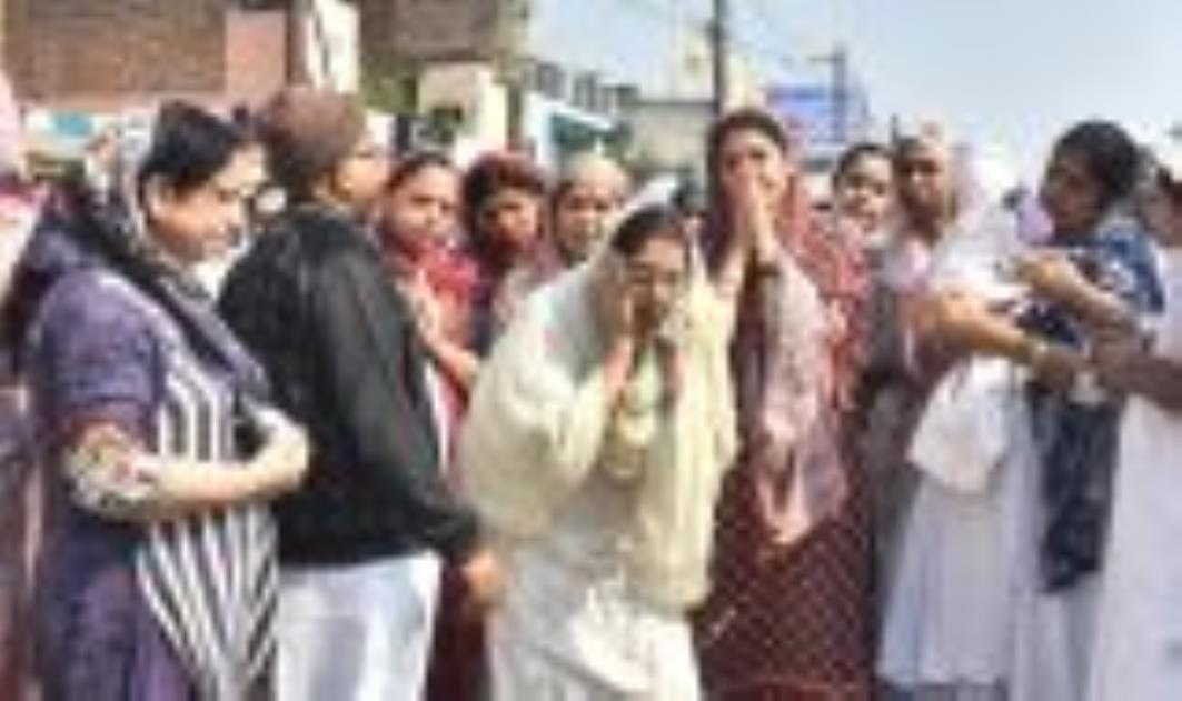 सिंधी धर्मगुरु संत सांई चांडूराम की अंतिम यात्रा में उमड़ा हुजूम सिंधी धर्मगुरु संत सांई चांडूराम की अंतिम यात्रा में उमड़ा हुजूम