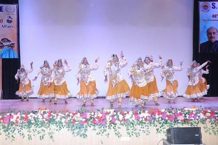 शहर के एसए जैन कॉलेज में आयोजित क्षेत्रीय युवा महोत्सव में प्रस्तुति देते हुए विद्यार्थी। प्रवक