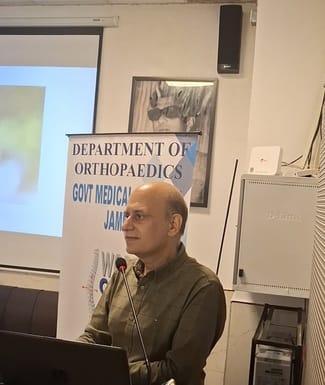 वर्ल्ड स्पाइन डे के अवसर पर आयोजित कार्यशाला में भाग लेते मरीज व तीमारदार। अमर उजाला वर्ल्ड स्पाइन डे के अवसर पर आयोजित कार्यशाला में भाग लेते मरीज व तीमारदार। अमर उजाला