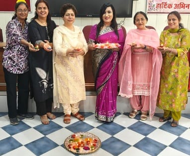 अंबाला छावनी के एसडी स्कूल मे प्राचार्य संग मौजूद विजेता छात्र। प्रवक्ता अंबाला छावनी के एसडी स्कूल मे प्राचार्य संग मौजूद विजेता छात्र। प्रवक्ता