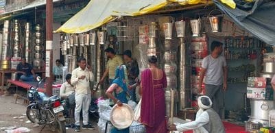 फोटो 17 एमएएचपी 11 परिचय-लक्ष्मी बजाज एजेंसी में धनतेरस को लेकर बिक्री के लिए खड़ी बाइकें। संवा