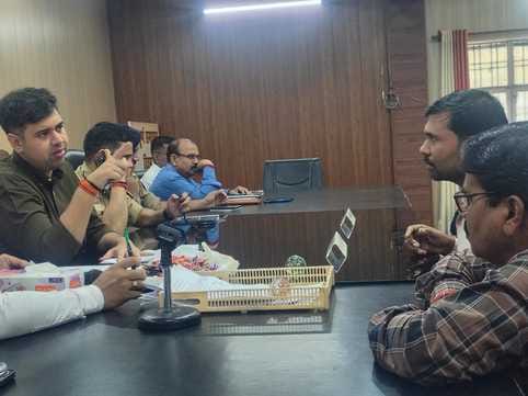 फोटो 19 : ब्रजराज। संवाद