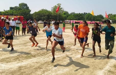 फोटो-32 लंबी कूद में प्रतिभाग करते खिलाड़ी। संवाद