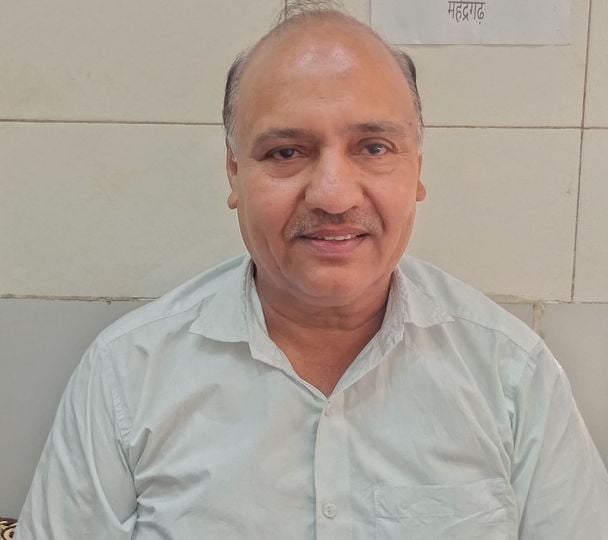 फोटो संख्या:60- धनतेरस पर्व पर सजी इलेक्ट्रोनिक्स की दुकान--संवाद