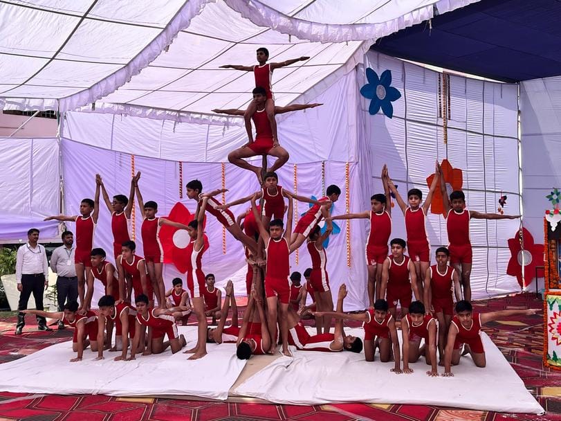 कुरुक्षेत्र। मलखंभ में प्रतिभा का जौहर दिखाते छात्र। संवाद
