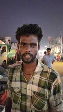 कुरुक्षेत्र। नप टीम कार्रवाई  करते हुए व दुकानदार अपना सामान समेटते हुए। संवाद