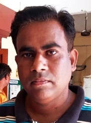 खिरनीबाग स्थित रजिस्ट्री कार्यालय में बैनामा कराने के लिए खड़े लोग। संवाद