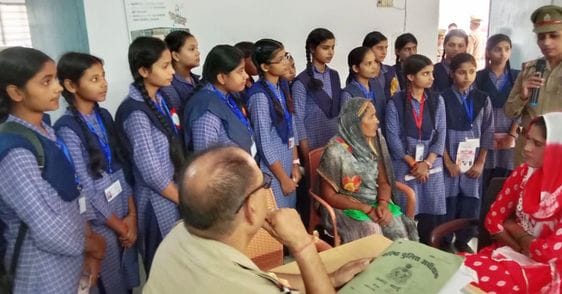 महिला थाने में दोस्त पुलिस कार्यक्रम के तहत छात्राएं पहुंची । संवाद महिला थाने में दोस्त पुलिस कार्यक्रम के तहत छात्राएं पहुंची । संवाद