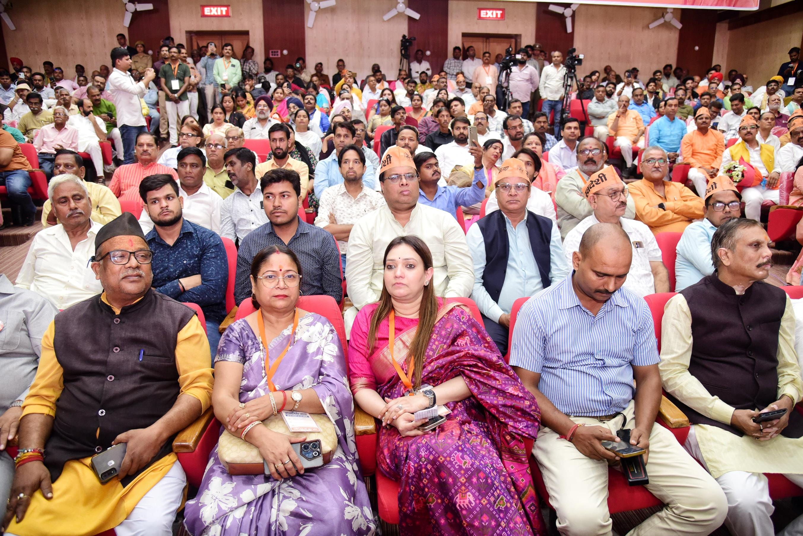 राजभवन रोड स्थित पीडब्ल्यूडी भवन के विश्वेश्वरैया हॉल में हुए कार्यक्रम में रक्षामंत्री राजनाथ राजभवन रोड स्थित पीडब्ल्यूडी भवन के विश्वेश्वरैया हॉल में हुए कार्यक्रम में रक्षामंत्री राजनाथ