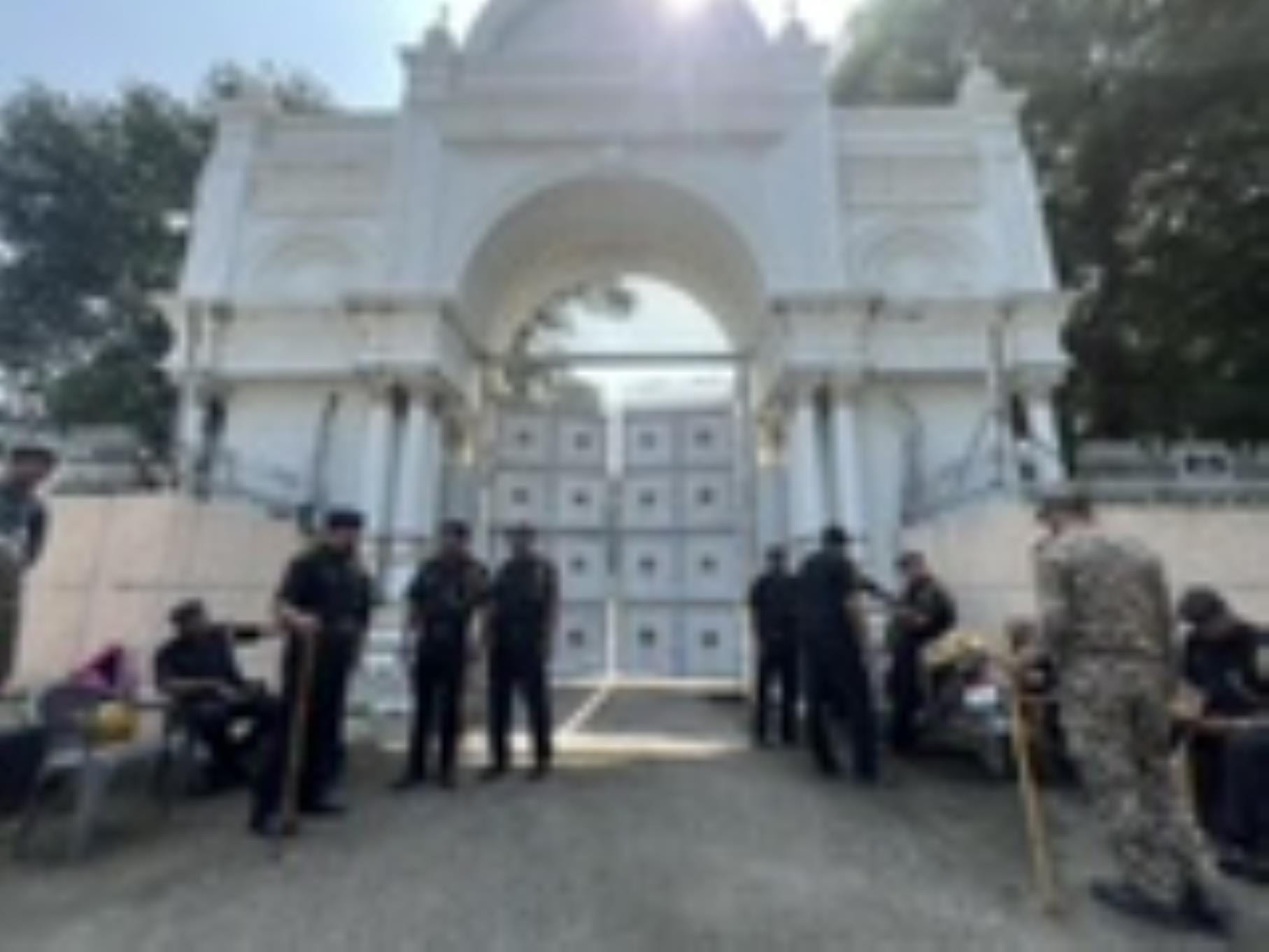 सहारा शहर को नगर निगम ने अपने कब्जे में ले लिया है।