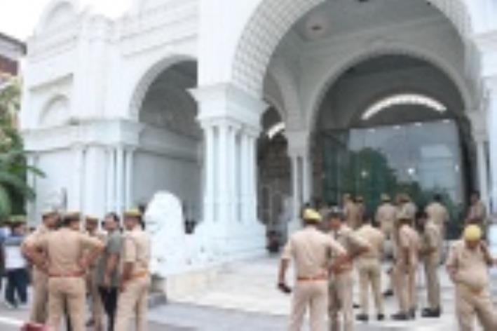 सहारा शहर को नगर निगम ने अपने कब्जे में ले लिया है।
