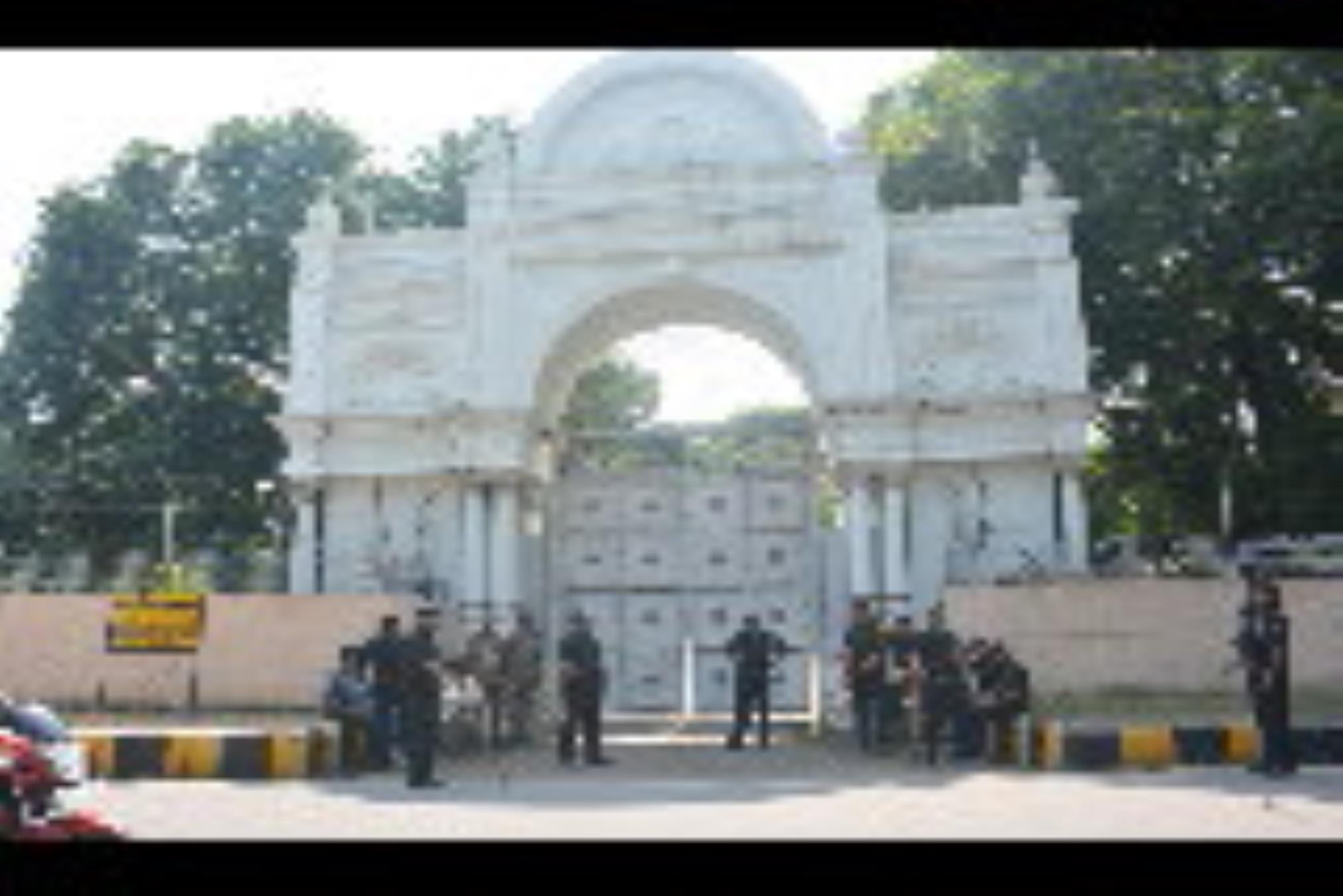 सहारा शहर को नगर निगम ने अपने कब्जे में ले लिया है।