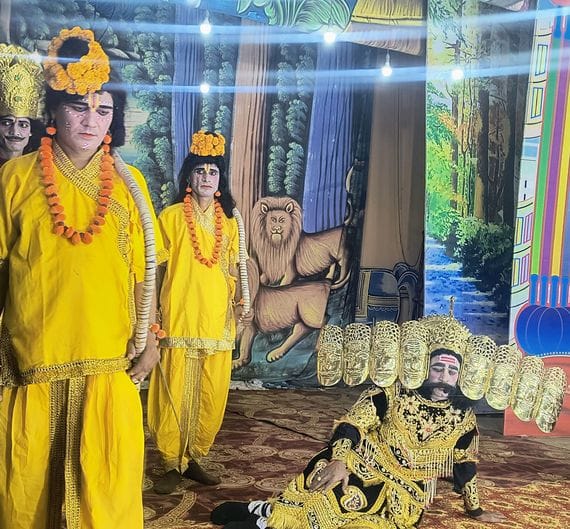 सोई आश्रम में चल रही श्रीराम कथा श्रवण करतीं महिलाएं। संवाद सोई आश्रम में चल रही श्रीराम कथा श्रवण करतीं महिलाएं। संवाद